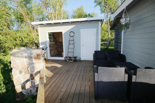 Beautiful riverside cottage with sauna