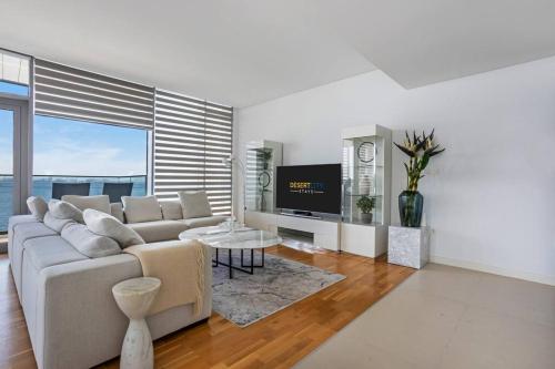 Luxury waterfront - 3 BR in Bluewaters island hosted by Desert City Stays