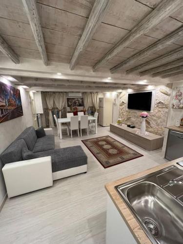 ROMA HISTORIC CENTER, 800 meters from the Trevi Fontain 1