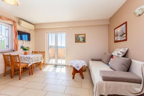 Apartment with Sea View image 9