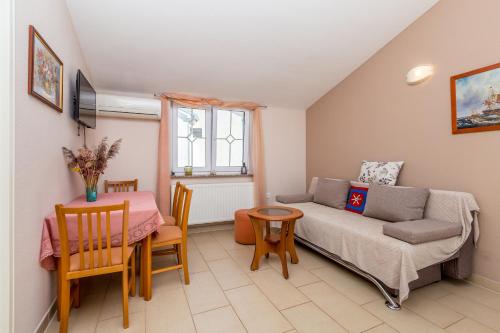 Apartment with Sea View image 8