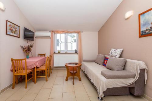 Apartment with Sea View image 5