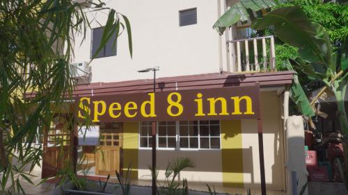 Speed 8 Inn Moalboal