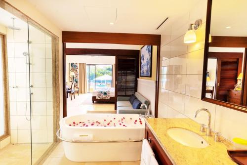 room detail thumbnail 2