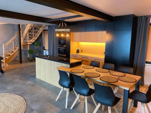 廚房, REWA CZTERY PORY ROKU in 雷娃