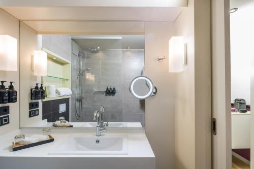 Hotel Indigo - Dusseldorf - Victoriaplatz an IHG Hotel - image 7