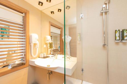 Mouratoglou Hotel & Resort Room Type - Superior Room with pool or tennis view