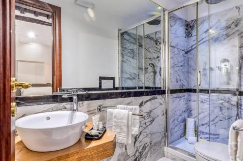 Luxury Navona Room Type - Deluxe Double Room with Bath