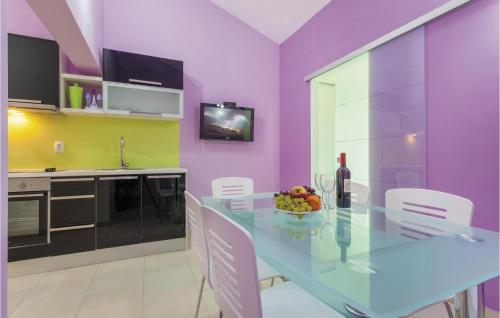  Beautiful Apartment In Kastel Stafilic With 5 Bedrooms, Wifi And Outdoor Swimming Pool in Kaštela