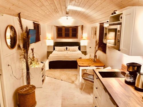 Zirkuswagen mit Outdoor Whirlpool und Garten in Petershagen/Eggersdorf