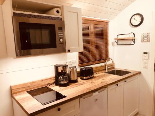 Zirkuswagen mit Outdoor Whirlpool und Garten in Petershagen/Eggersdorf