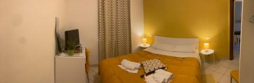  Casa vacanze ramona Yellow house in Coppito