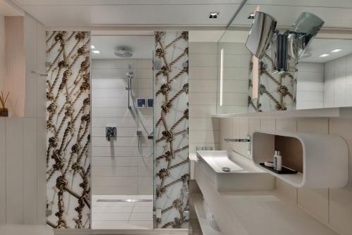 Port Tower by Isrotel Design Room Type - Corner Room