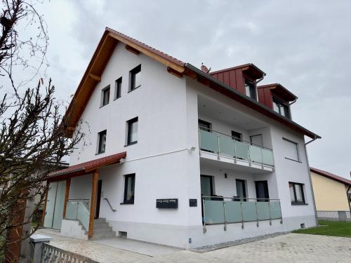 Exterior view, KUELhome - Moderne Wohnung mit Kuche & Parkplatz Ausblick auf den bayerischen Wald in Plattling
