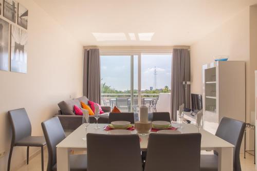 2237-Modern apt with private beach - image 10