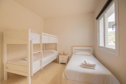 2237-Modern apt with private beach - image 5