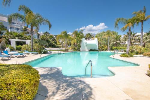 2237-Modern apt with private beach - image 7