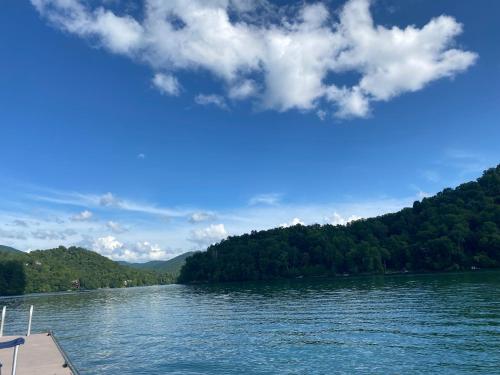 Dream Chaser Chalet at Nantahala Lake