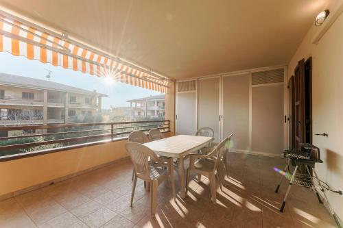 Sunflower Apartment - trilocale con piscina, terrazza e wifi
