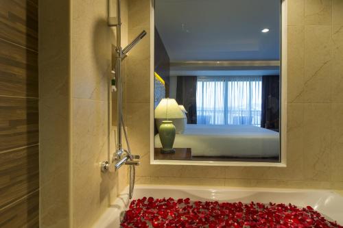 room detail thumbnail 2