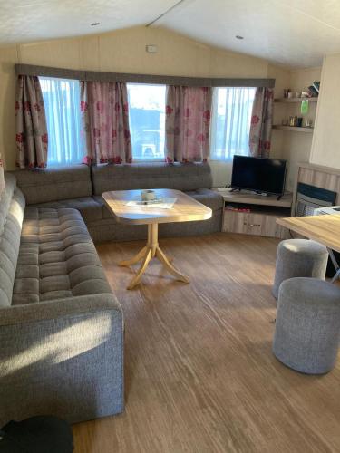 2 bedrooms, 4 beds