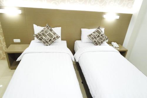 Yokotel Hotel Room Type - Deluxe Twin Room