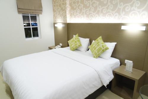 Yokotel Hotel Room Type - Deluxe Double Room