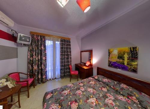Dryades Hotel - image 6