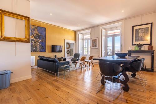 Castelo Design Aparment W/ Balcony & Super View by LovelyStay, Lisboa