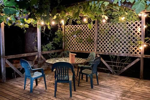 Willow Creek Hideaway with Deck, 1 Mi to River!