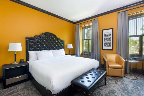 . Hotel Clarendon