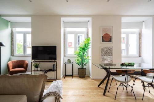 WHome Chic 2-Bed near Santos & Alcântara perfect for Families & Couples, Lizbona