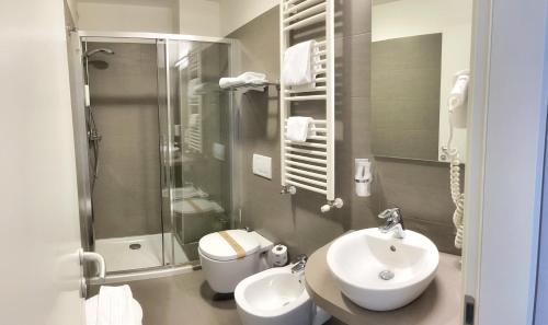 Deluxe Room image 6