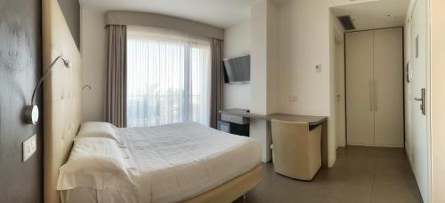 Deluxe Room image 2