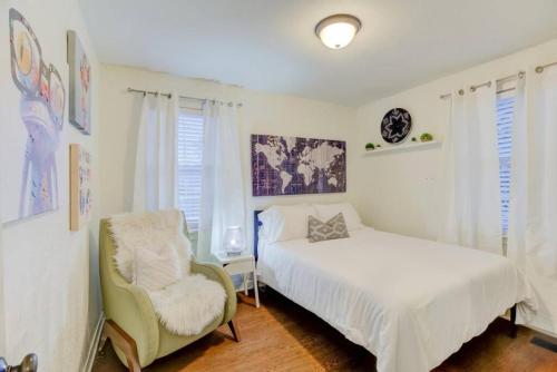 Private Gated Cottage Walk to Overton Square in Memphis, USA