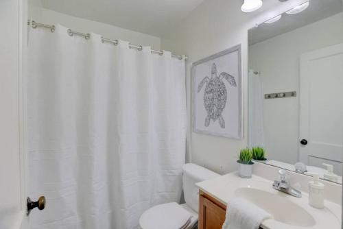 Badezimmer, Private Gated Cottage Walk to Overton Square near Memphis Zoo