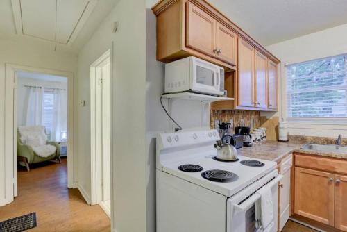 Einrichtungen, Private Gated Cottage Walk to Overton Square near Memphis Zoo