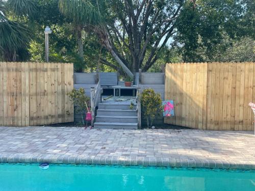 Pool Home - Close to Everything in Palmetto