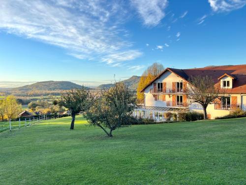Apkārtne, The Originals Boutique, Hôtel Les Bergeronnettes, Champagneux in Champagneux ciems