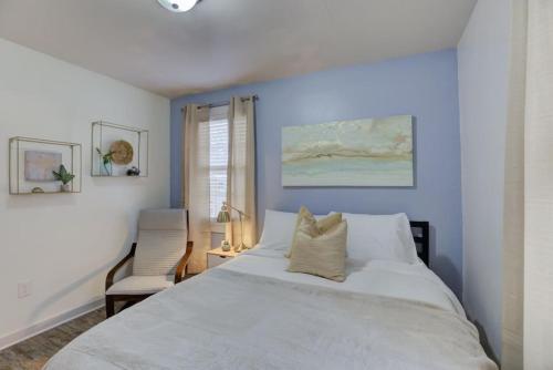 Walk to your Own Gated Retreat from Midtowns Best in Memphis, USA
