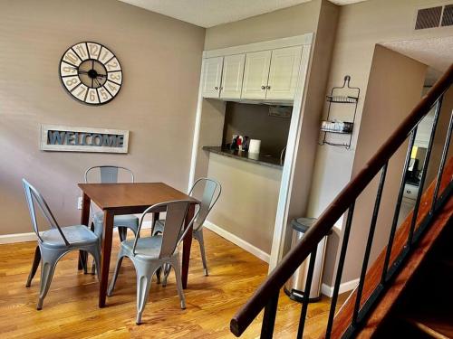. #2006 Quiet 2 bedroom End unit