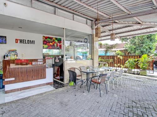 Collection O 90253 DHelomi