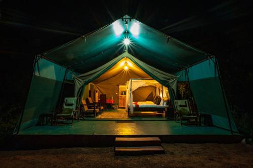 Olkinyei Mara Tented Camp