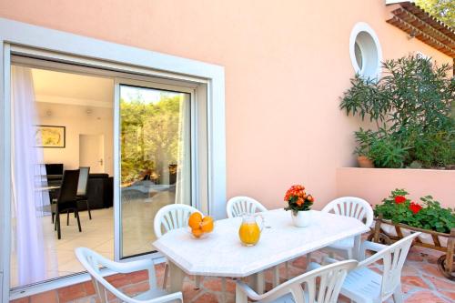 Luxury Villa, Amazing View on Cannes Bay, Close to Beach, Free Tennis Court, Bowl Game