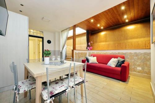Spacious Vatican Flat with Courtyard, Roma