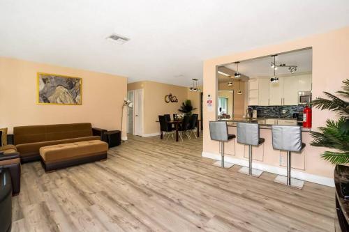 Tranquil Retreat with HEATED POOL Minutes to the Beach image