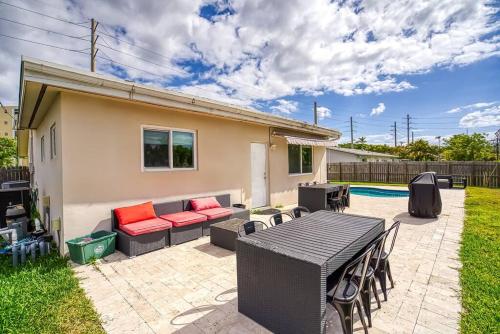 Tranquil Retreat with HEATED POOL Minutes to the Beach in Dania Beach, USA