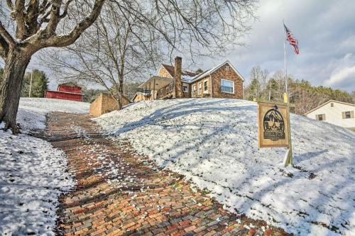 Hilltop Home with Grill, In Wayne Natl Forest