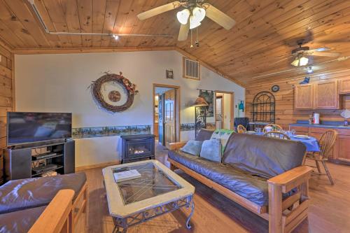 Bear Den Cabin with Hot Tub 4Mi to Nantahala River - image 2