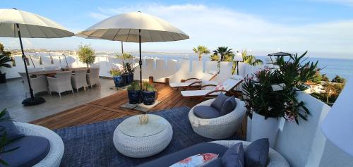 Best seaview Penthouse+77m2 privat roof terrace near beach and Cannes - Location saisonnière - Vallauris